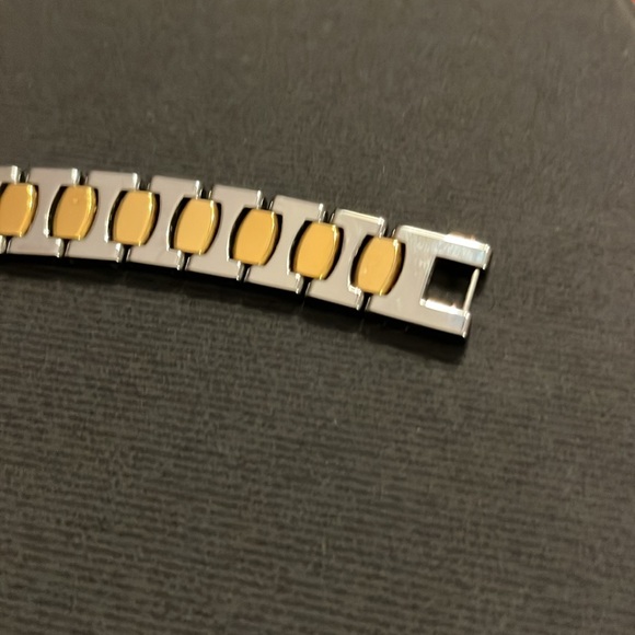 Bracelet Stainless Steel and Gold Tone, excellent condition. See the photos. - Picture 9 of 11